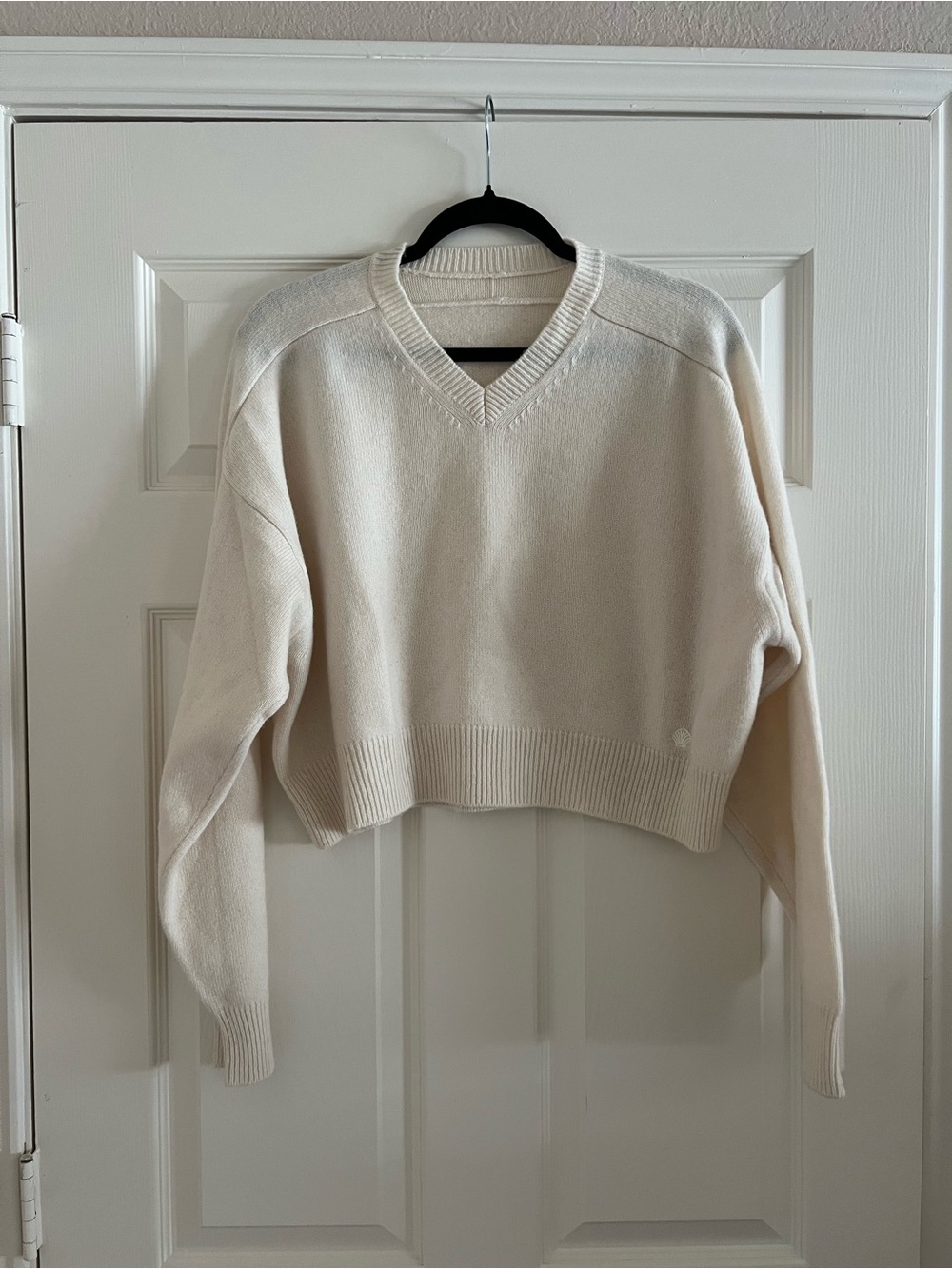 Loulou Studio Anzor V-Neck Cream V-Neck Women's Sweater 100% Cashmere